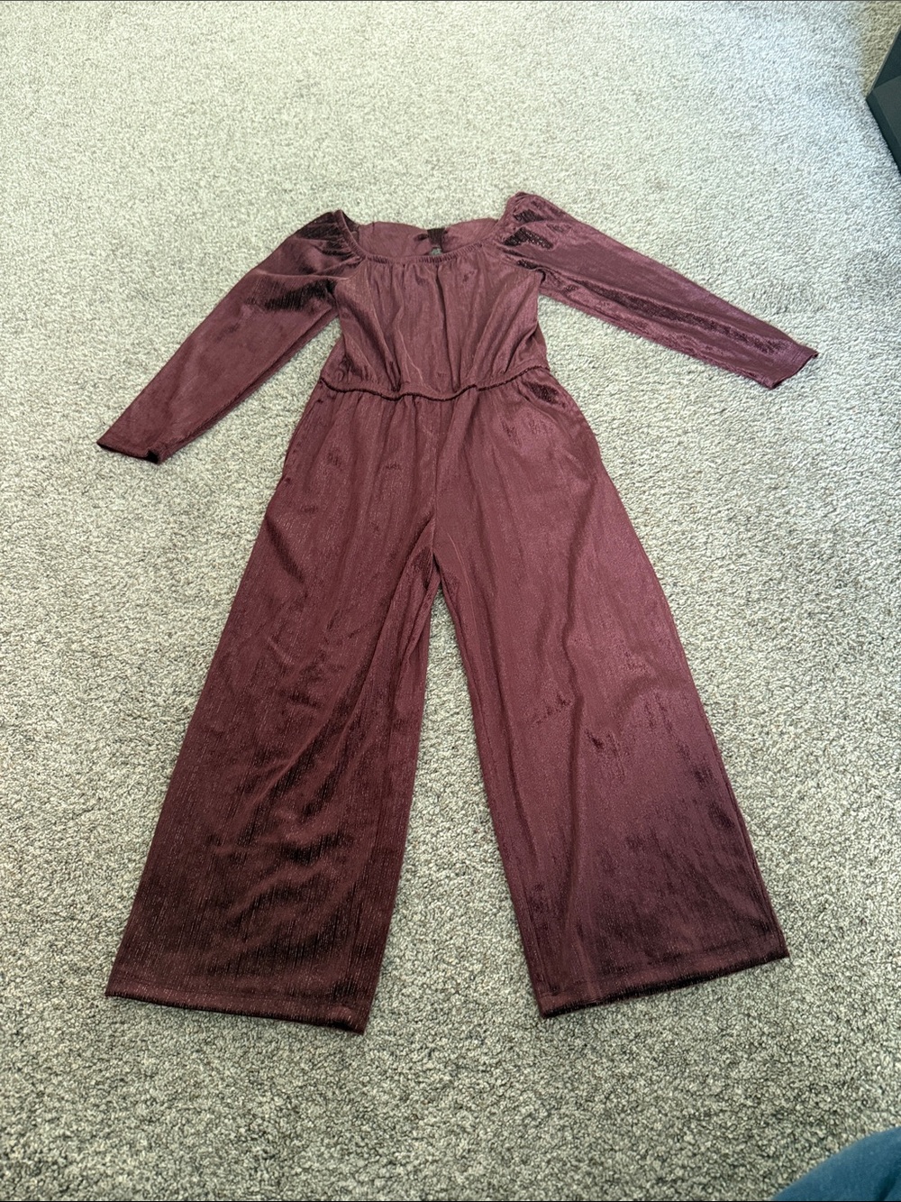 Old Navy Girls Long-Sleeve Sparkly Velvet Jumpsuit in Wine with bow medium